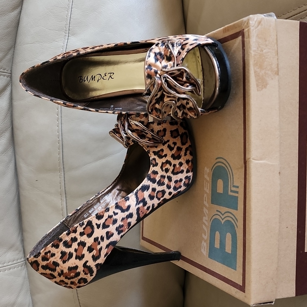 Bumper. Size 6. Leopard